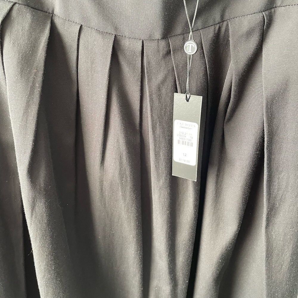 Blk pleated side pocketed lined skirt NWT size 12